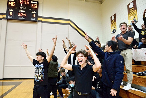 boys-cheering-game