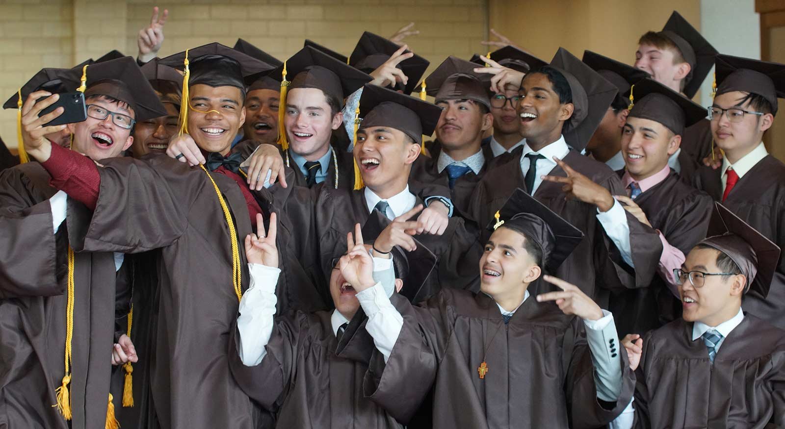 students-graduation-selfie